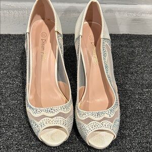 Dream Pairs Elegant Cream Peep Toe Heels